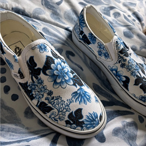 Vans - Picture 1 of 1
